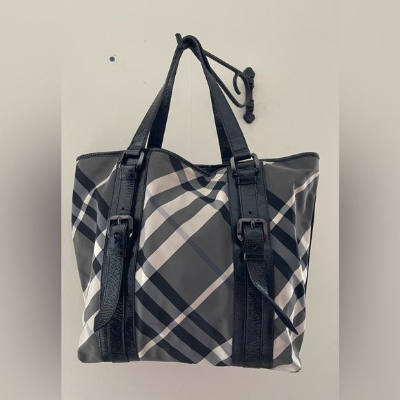 Burberry Beat Victoria Check Tote Bag - Picture 3 of 14